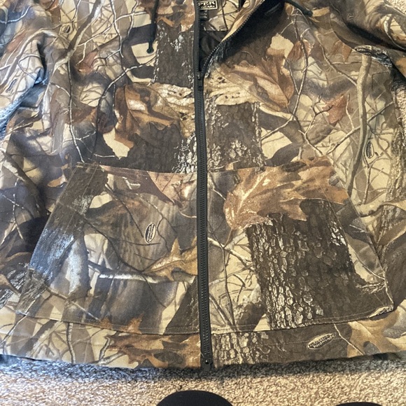 Real Tree Men’s Medium Hardwoods Camo Roper Range Gear Jacket - Picture 6 of 10